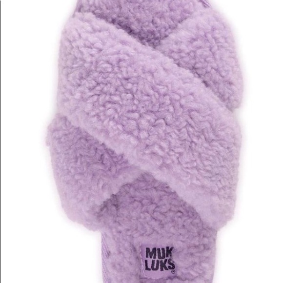⬇️🎉 SALE BNIP Muk Luks Criss Cross Slippers - Picture 4 of 6
